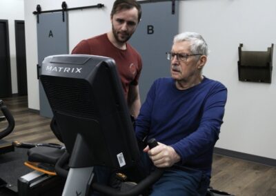 cardiac rehab practitioner helping patient with cardiac